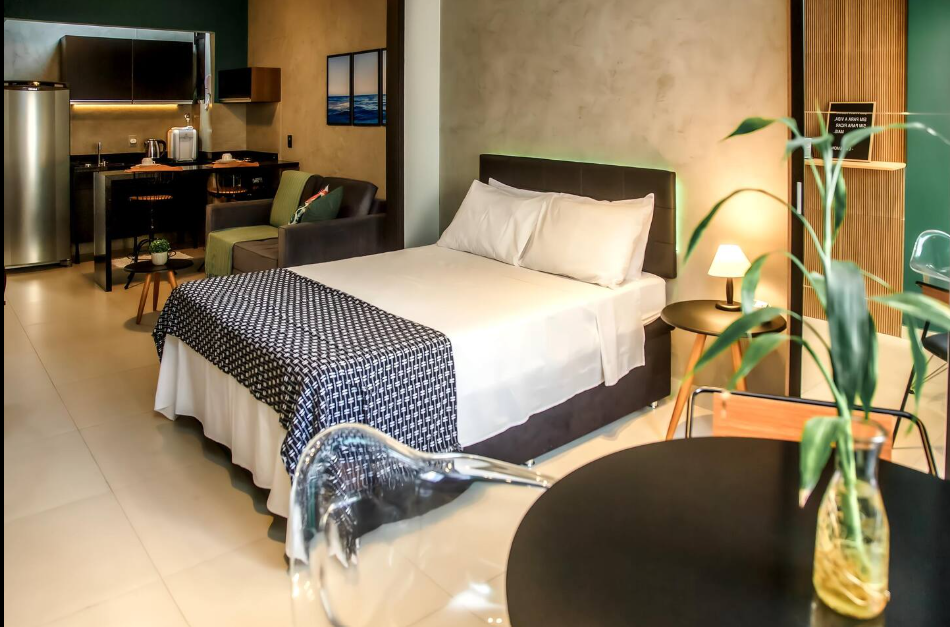 Desperte com o Som das Ondas: Apartamento com Vista para o Mar em Copacabana